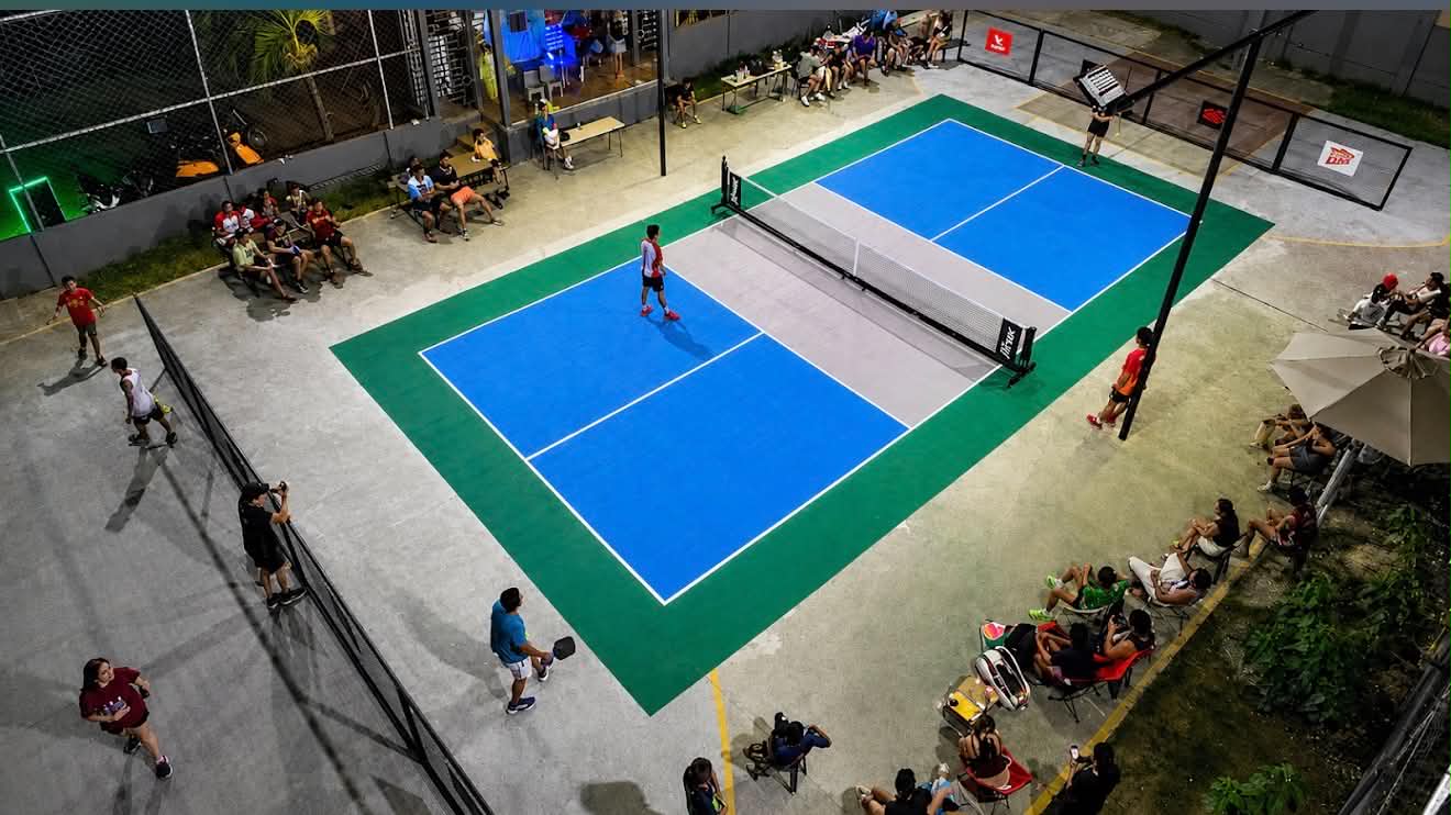 Vista La Playa court